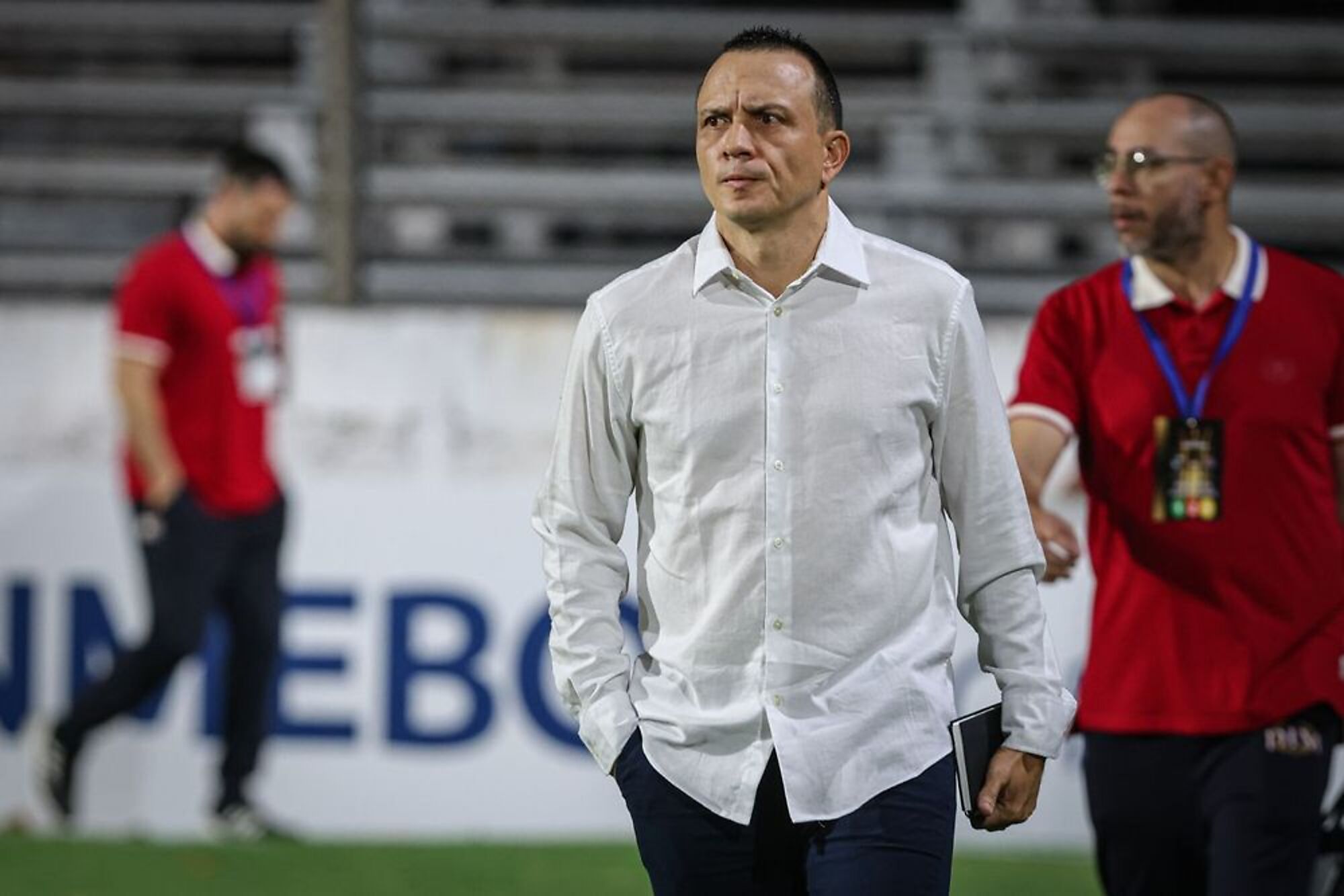 Alejandor Restrepo, DT de DIM, ante Liverpool