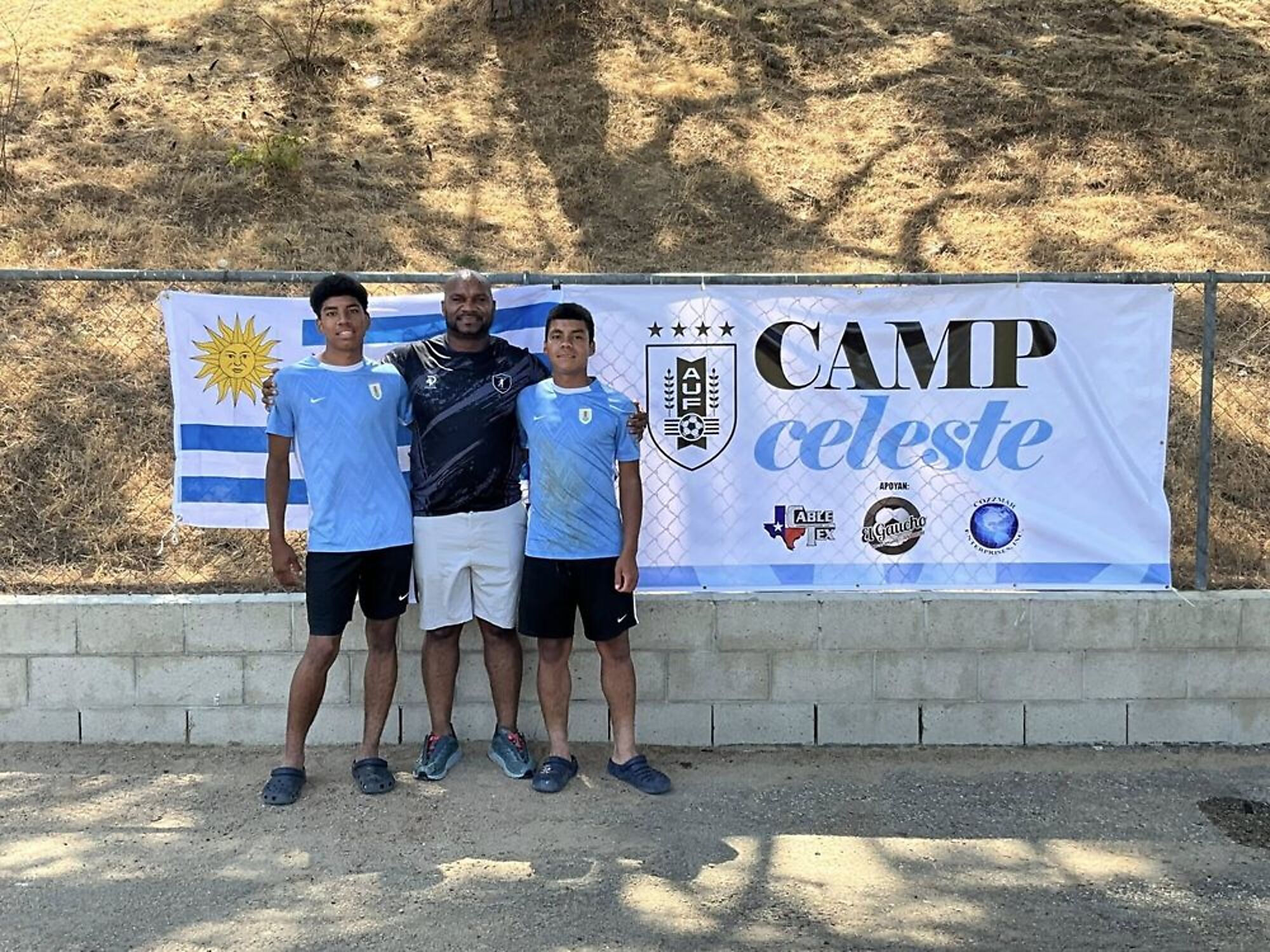 Carlos y Christian Esnal en el Campamento de la AUF en California junto a su padre Carlos y Christian Esnal en el Campamento de la AUF en California junto a su padre