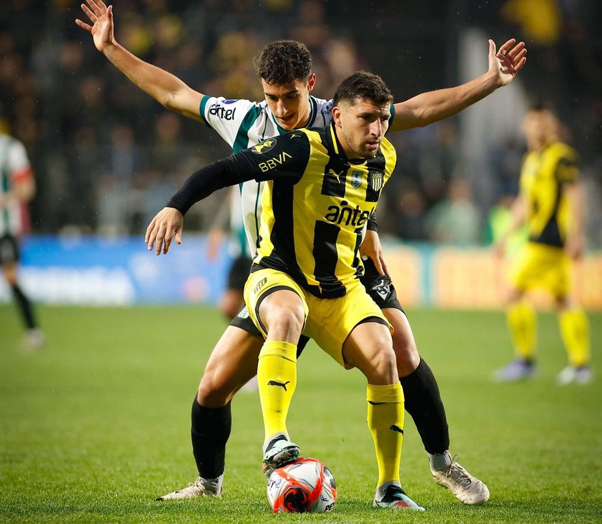 Eric Remedi de Peñarol ante Racing por el Torneo Clausura Eric Remedi de Peñarol ante Racing por el Torneo Clausura