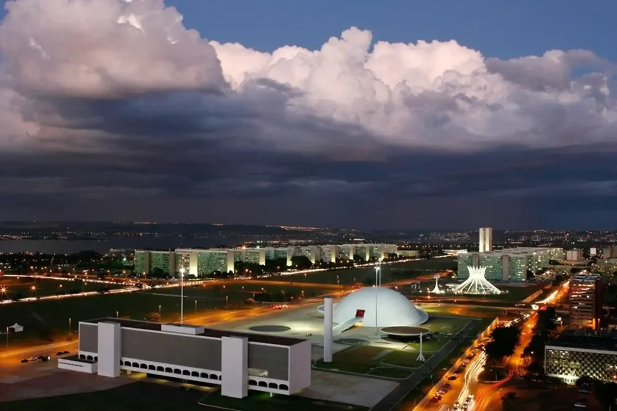 Expalanda de los ministerios, Brasilia