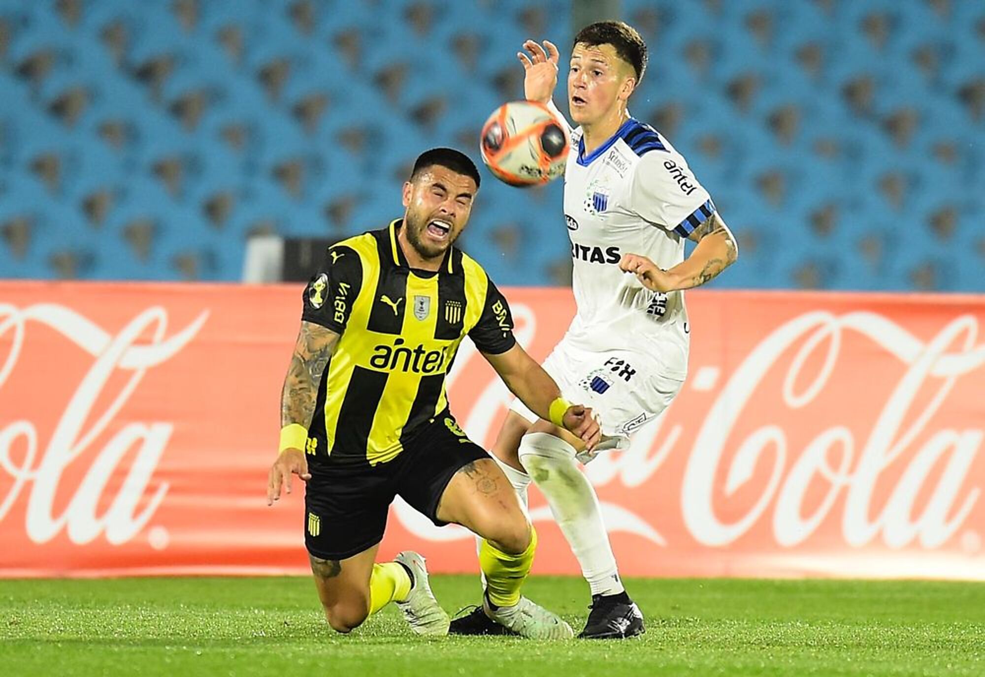 Héctor Villalba de Peñarol ante Liverpool por Copa AUF Uruguay