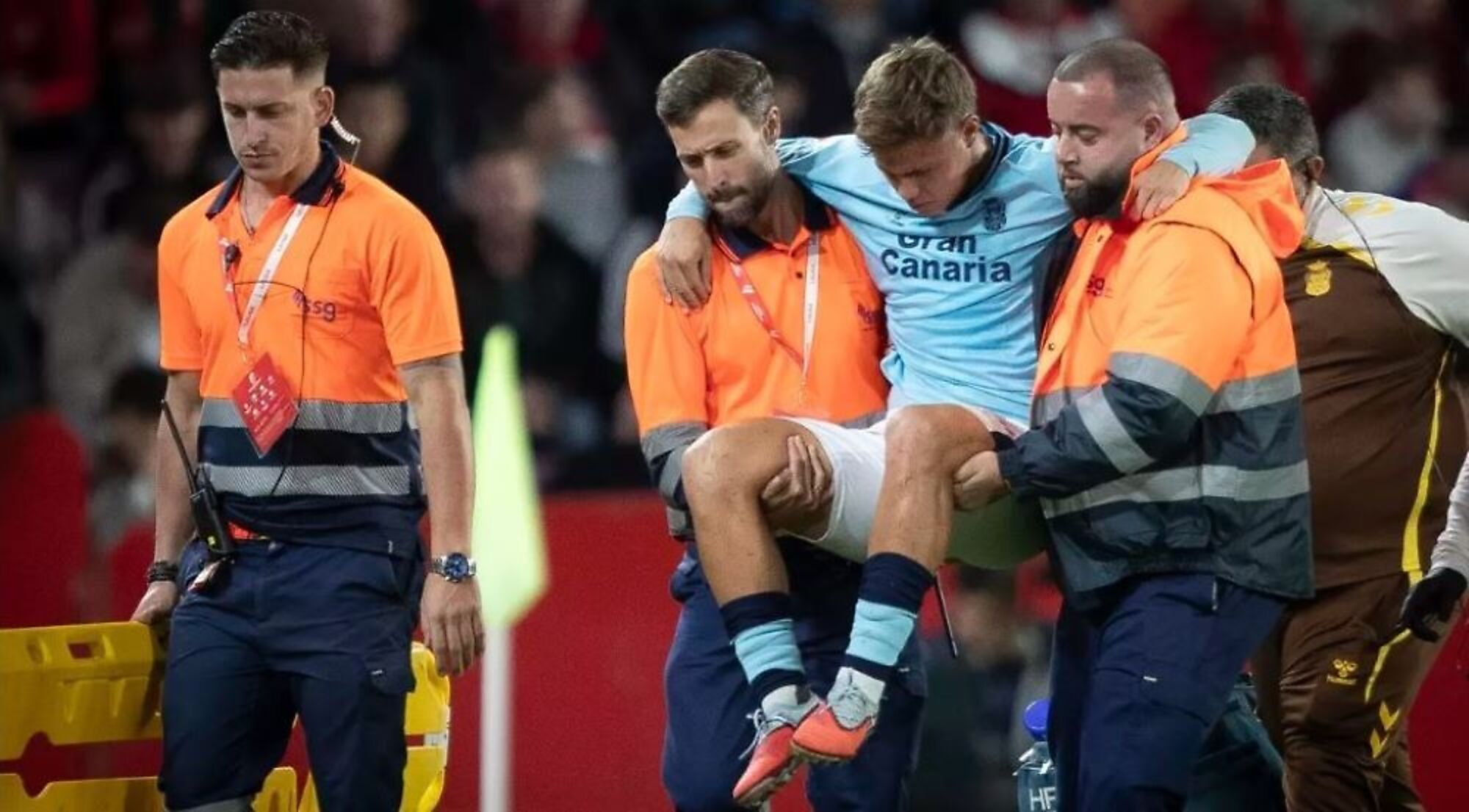 Jeremía Recoba salió con un fuerte dolor en una de sus rodillas en el partido entre Las Palmas y Granada Jeremía Recoba salió con un fuerte dolor en una de sus rodillas en el partido entre Las Palmas y Granada