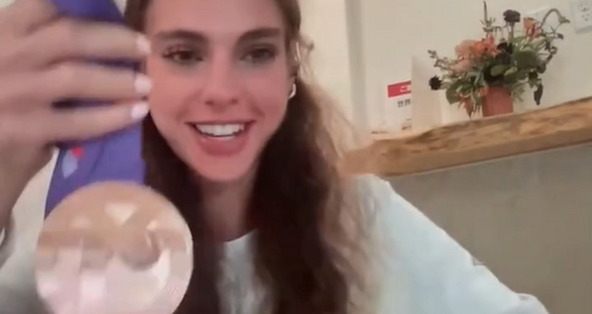 Julia Paternain mostró dónde guarda su medalla Julia Paternain mostró dónde guarda su medalla