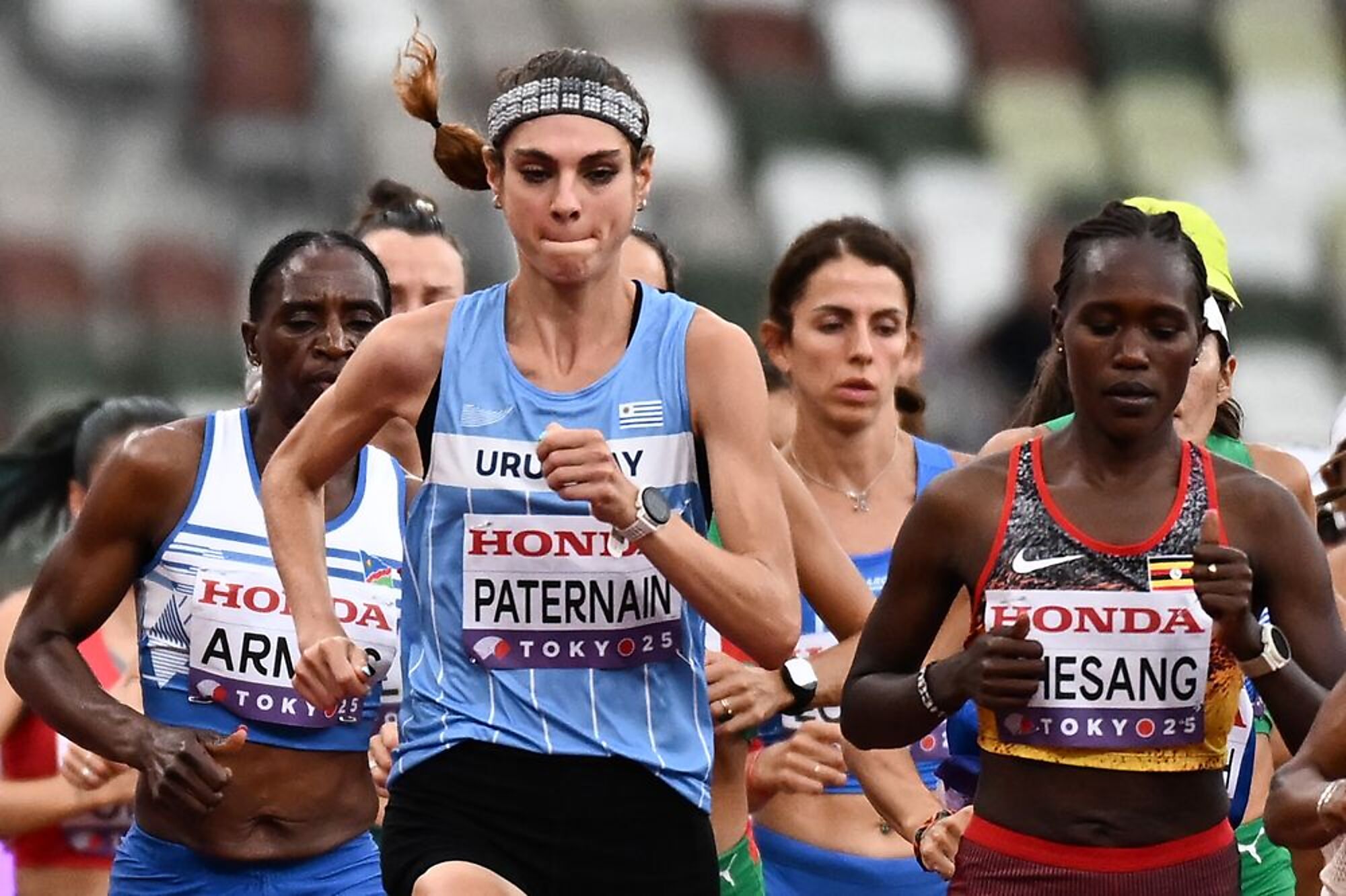 Julia Paternain y Stella Chesang Julia Paternain y Stella Chesang