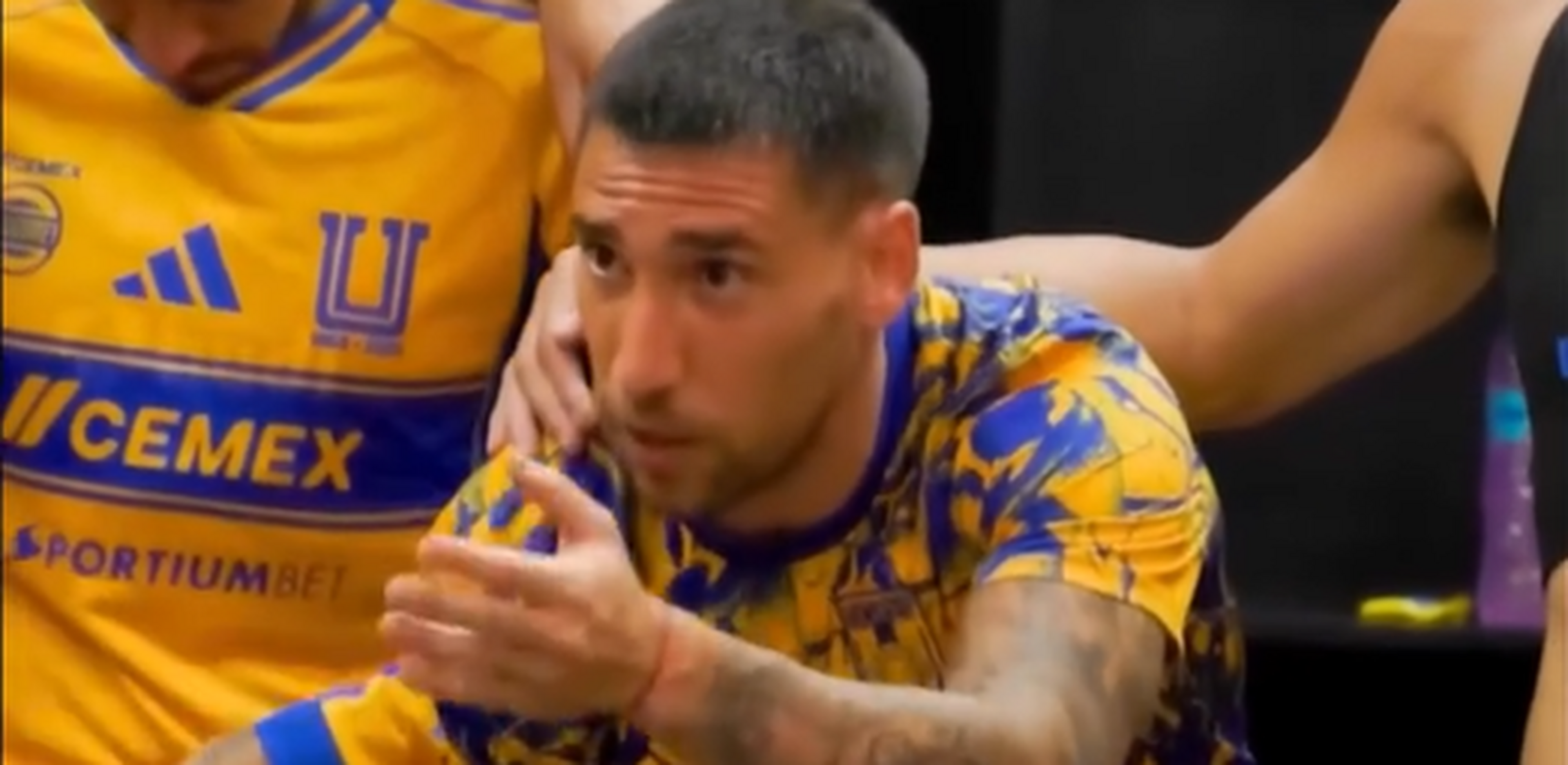 La arenga del uruguayo Fernando Gorriarán para su compañero juvenil Diego 'El Chicha' Sánchez, promesa de Tigres La arenga del uruguayo Fernando Gorriarán para su compañero juvenil Diego 'El Chicha' Sánchez, promesa de Tigres