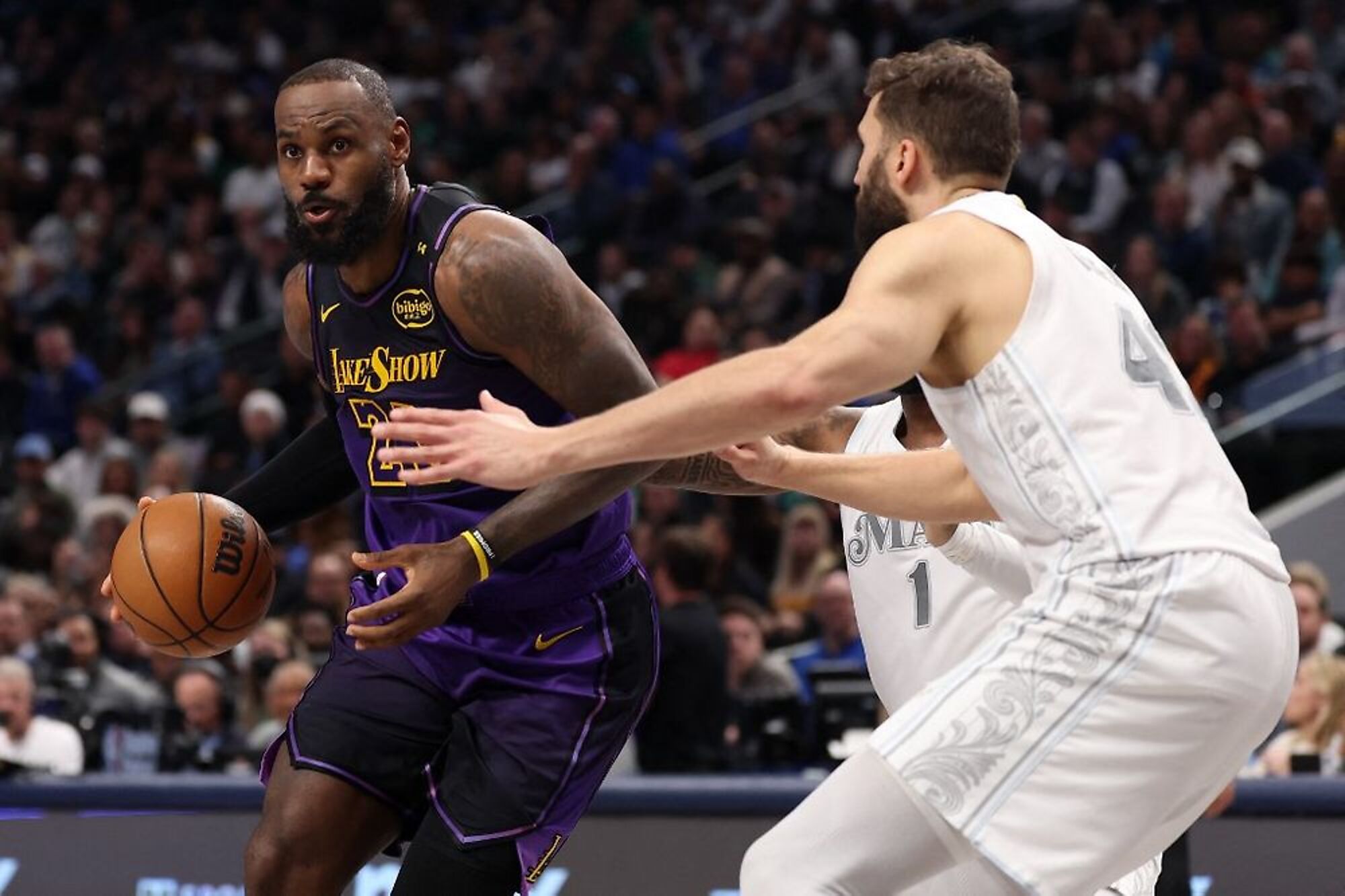 LeBron James ante los Mavs