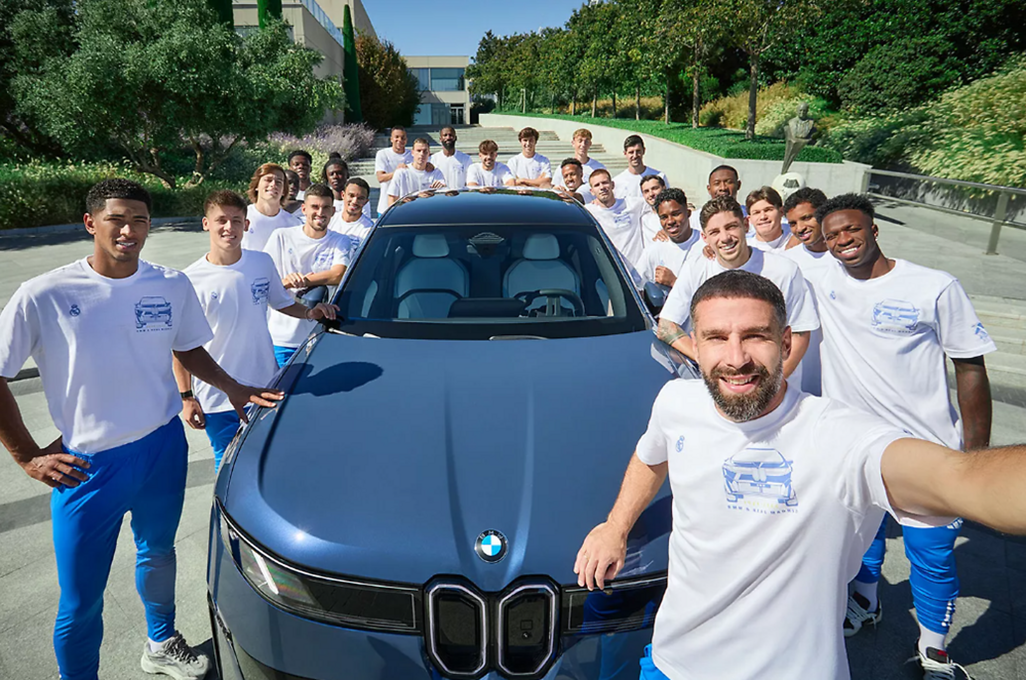 Los jugadores de Real Madrid con los coches para la temporada 2025/26 Los jugadores de Real Madrid con los coches para la temporada 2025/26