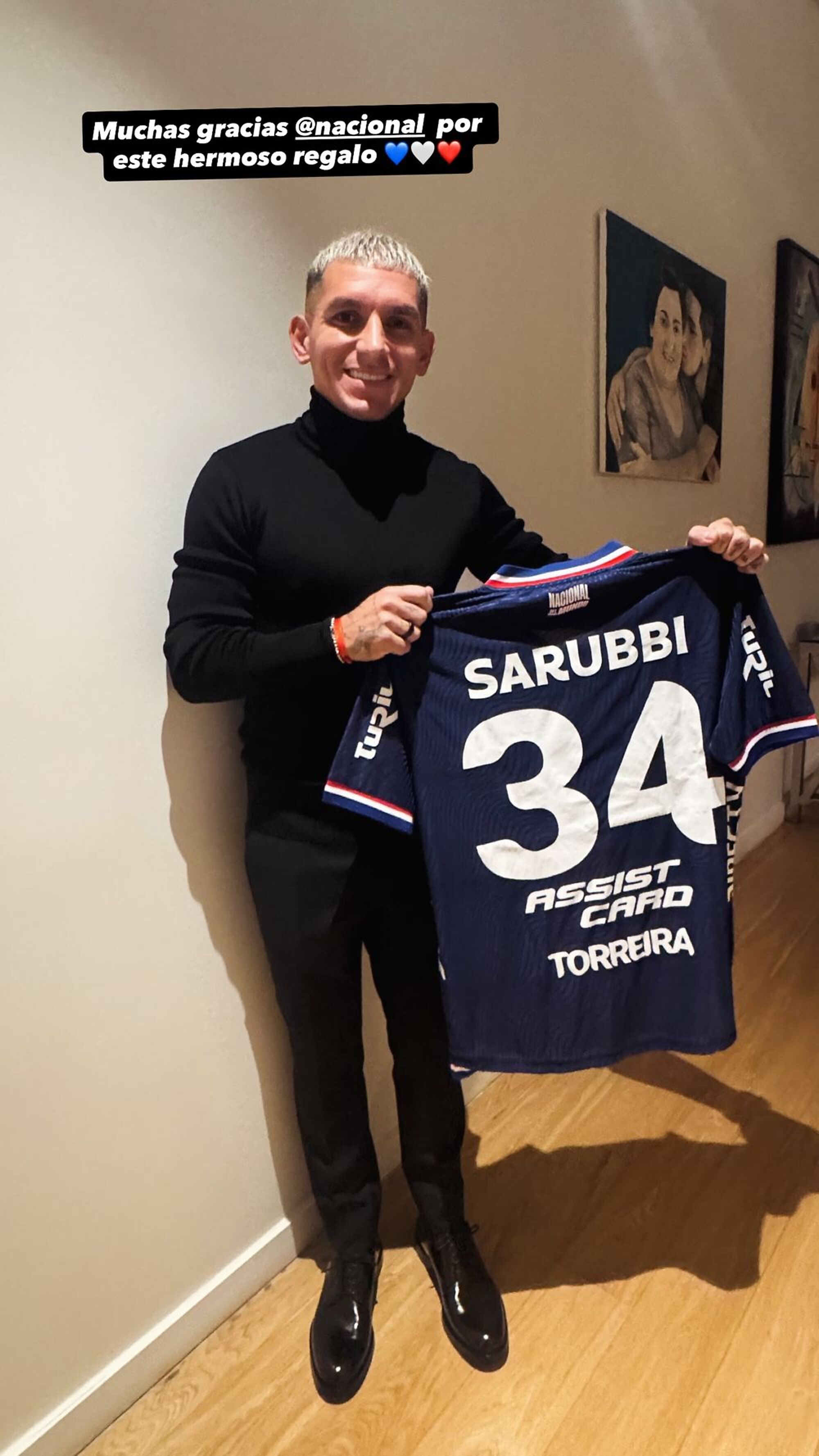 Lucas Torreira con su camiseta de Nacional Lucas Torreira con su camiseta de Nacional