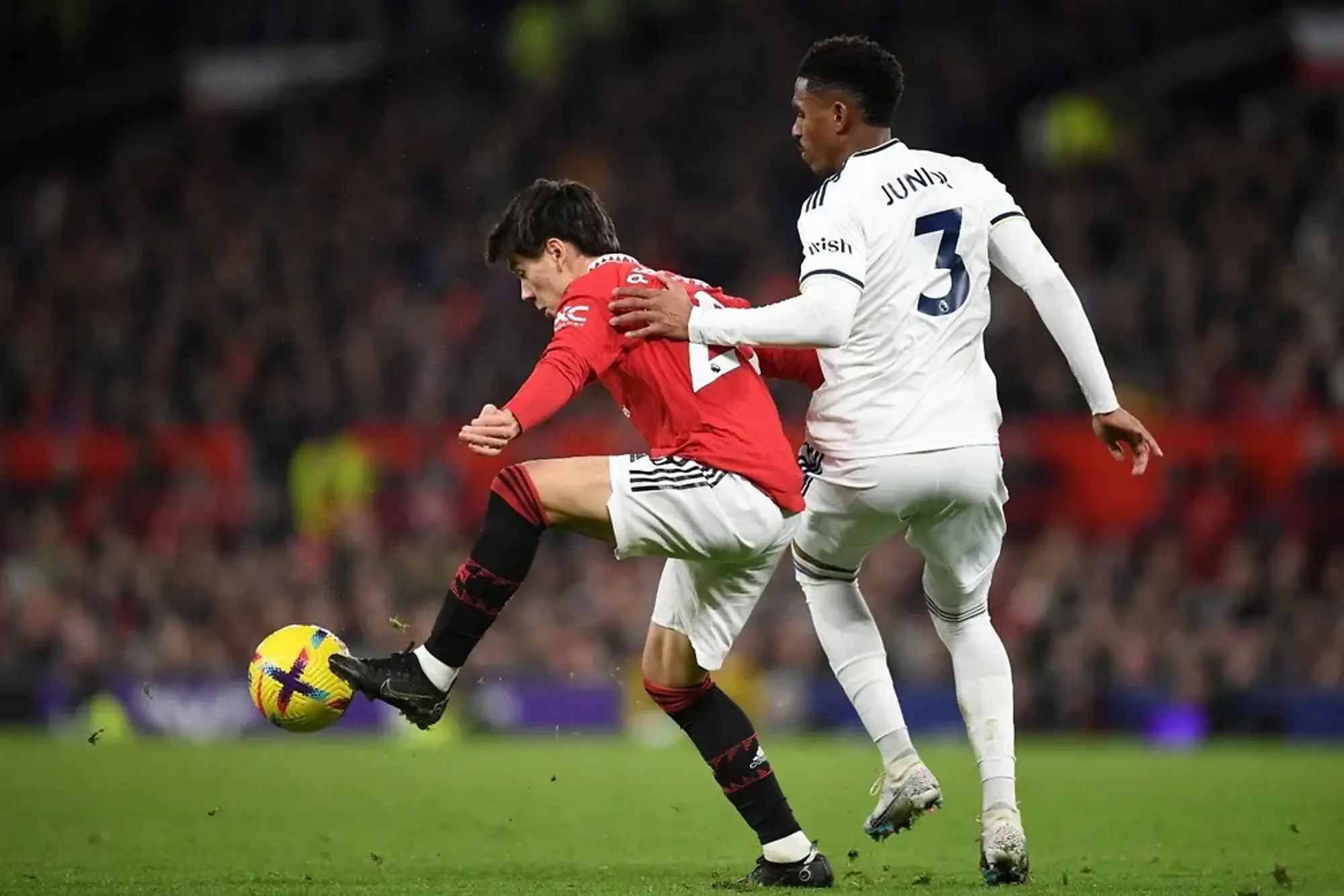 Pellistri entró y complicó a Junior Firpo Pellistri entró y complicó a Junior Firpo