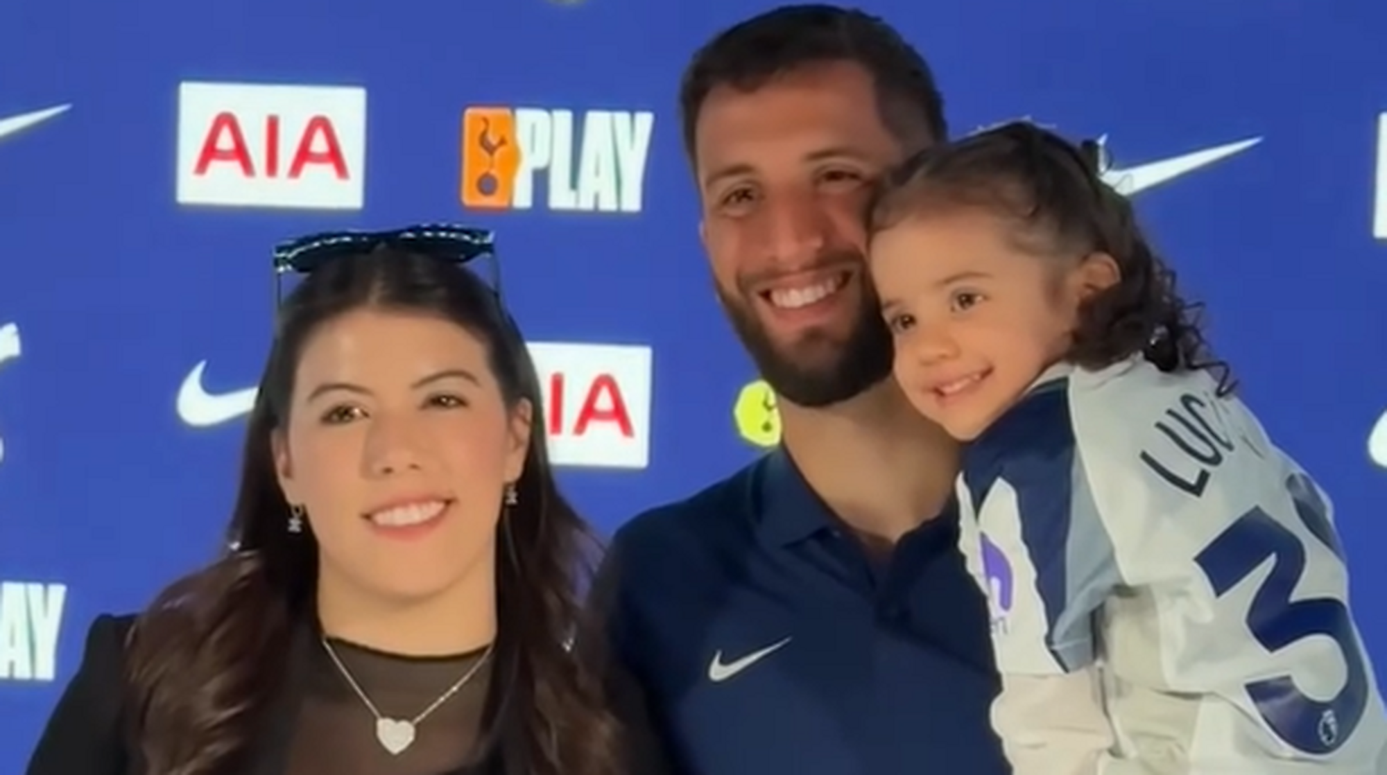 Rodrigo Bentancur y su familia al renovar con Tottenham Rodrigo Bentancur y su familia al renovar con Tottenham