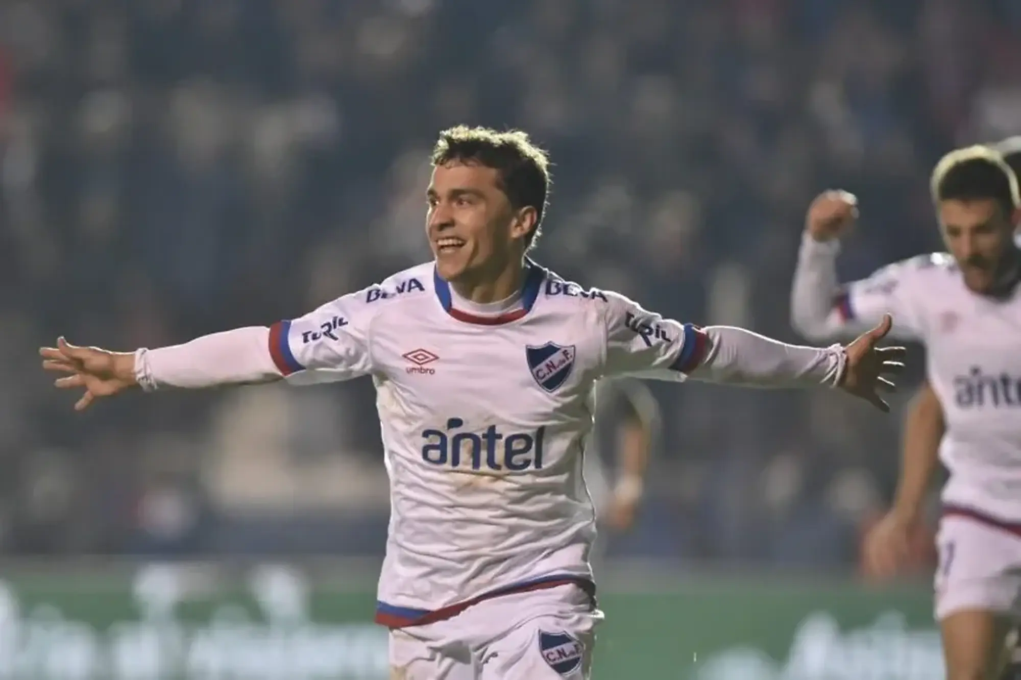 Sebastián Fernández festejando un gol para Nacional ante Rampla Juniors Sebastián Fernández festejando un gol para Nacional ante Rampla Juniors