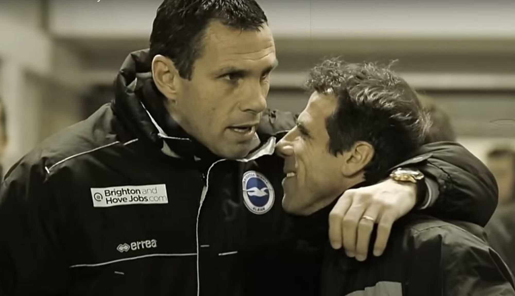 Tras dejar su carrera de jugador, Gustavo Poyet, ya como técnico de Brighton & Hove Albion, se encontró con su excompañero de Chelsea, Gianfranco Zola Tras dejar su carrera de jugador, Gustavo Poyet, ya como técnico de Brighton & Hove Albion, se encontró con su excompañero de Chelsea, Gianfranco Zola